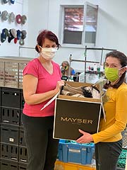 Die Hutmanufaktur Mayser stellte teilweise von der Hutproduktion auf die Produktion von Mund- und Nasenschutz-Maaken um während der Corona-Krise 2020 (©Foto: Mayser)